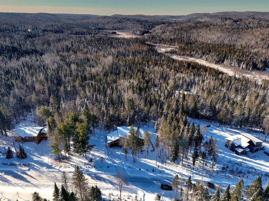 Splendide résidence au design moderne nichée dans un environnement paradisiaque