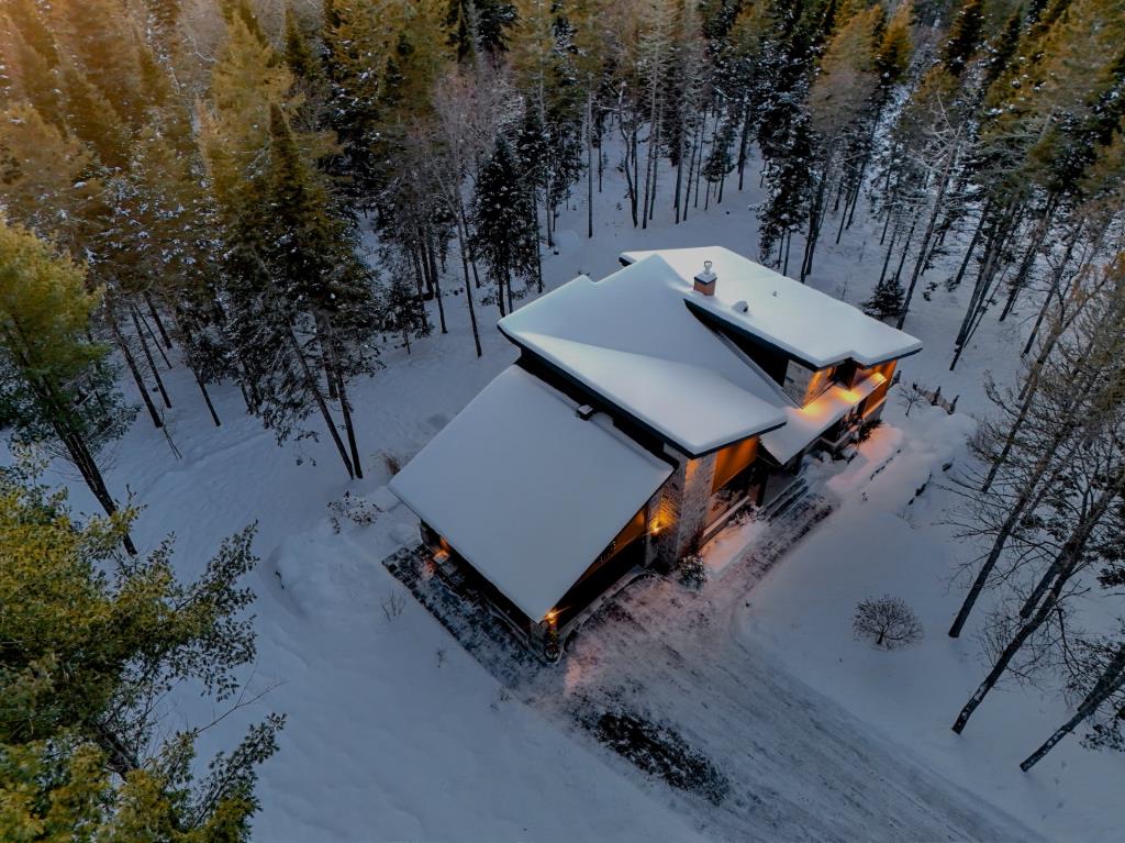 Splendide résidence au design moderne nichée dans un environnement paradisiaque