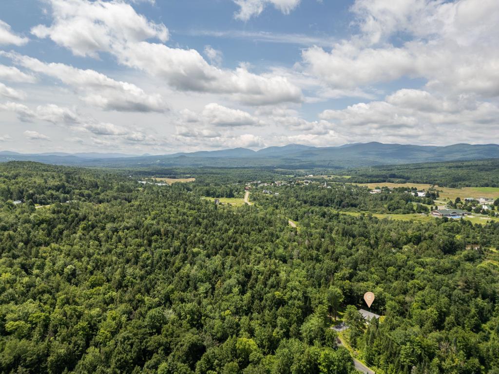 Vendu meublé! Bijou tout neuf de 2024 dans un pittoresque décor naturel