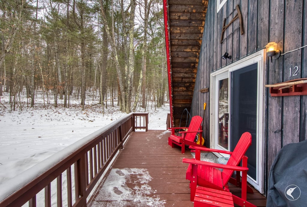 Chaleureux chalet meublé niché dans un environnement de rêve 