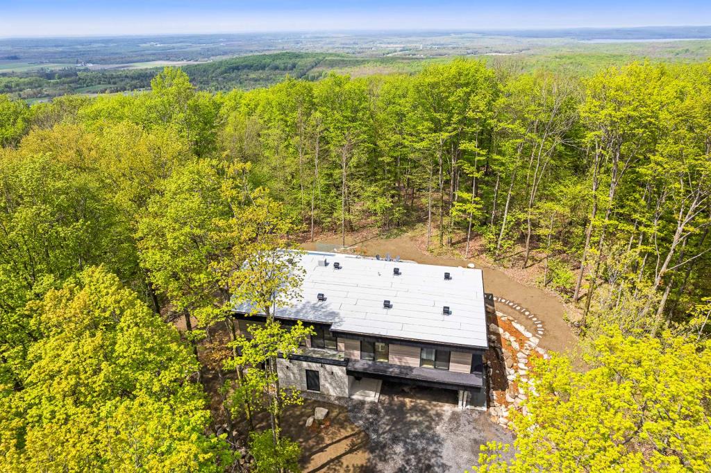 Nature et luxe se rencontrent dans cette propriété de rêve au cœur de la forêt