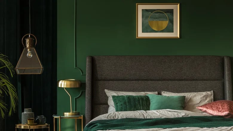 Les 10 meilleures couleurs de murs pour une chambre et 5 à éviter, selon la théorie des couleurs  