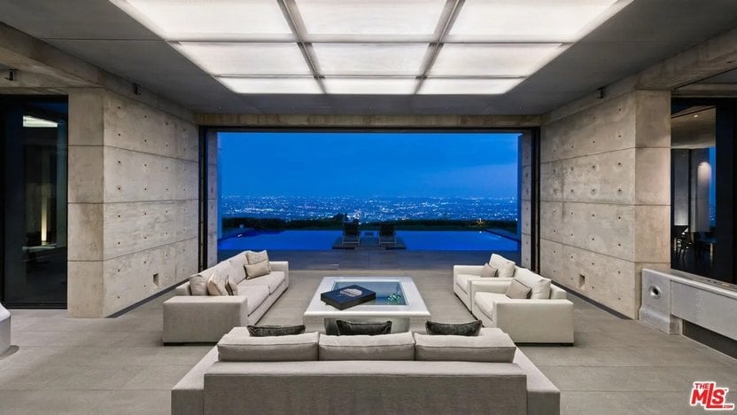 Oui, cette maison existe vraiment et elle est à vendre pour 68 millions de dollars
