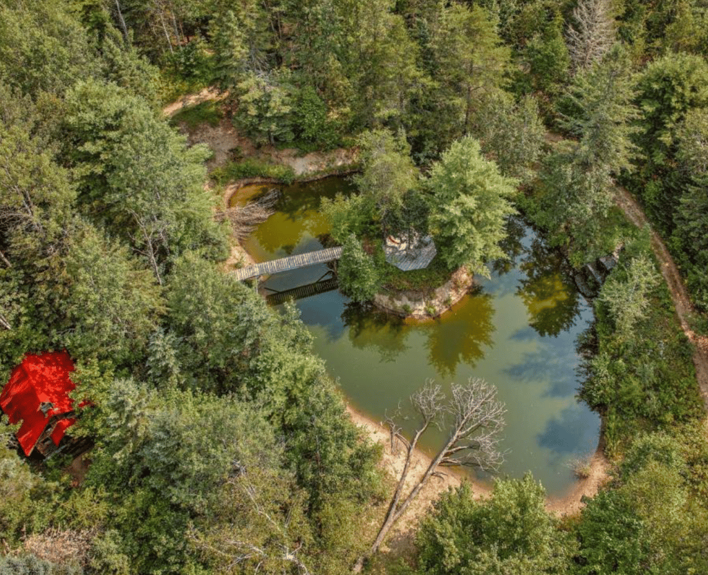 Grande maison avec serre et cachet au coeur de la campagne