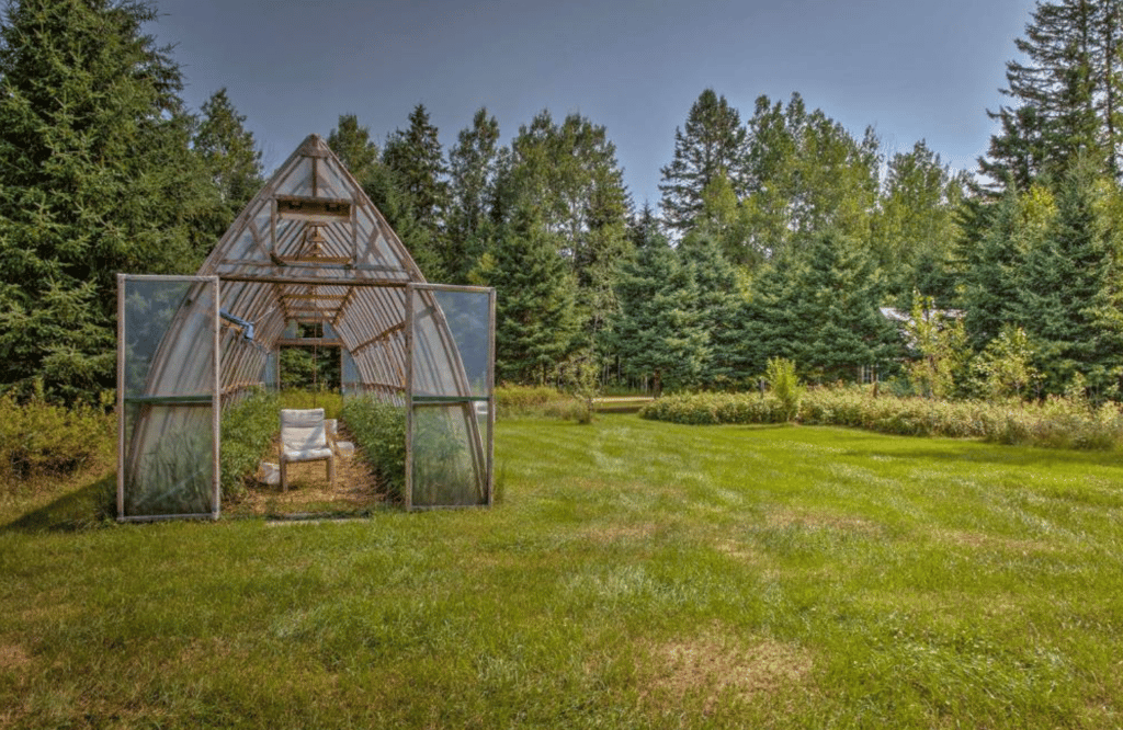 Grande maison avec serre et cachet au coeur de la campagne