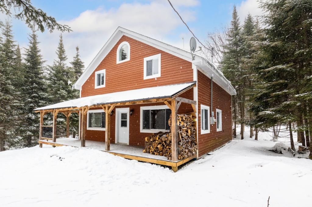 Évasion totale dans ce chalet niché au coeur de la forêt