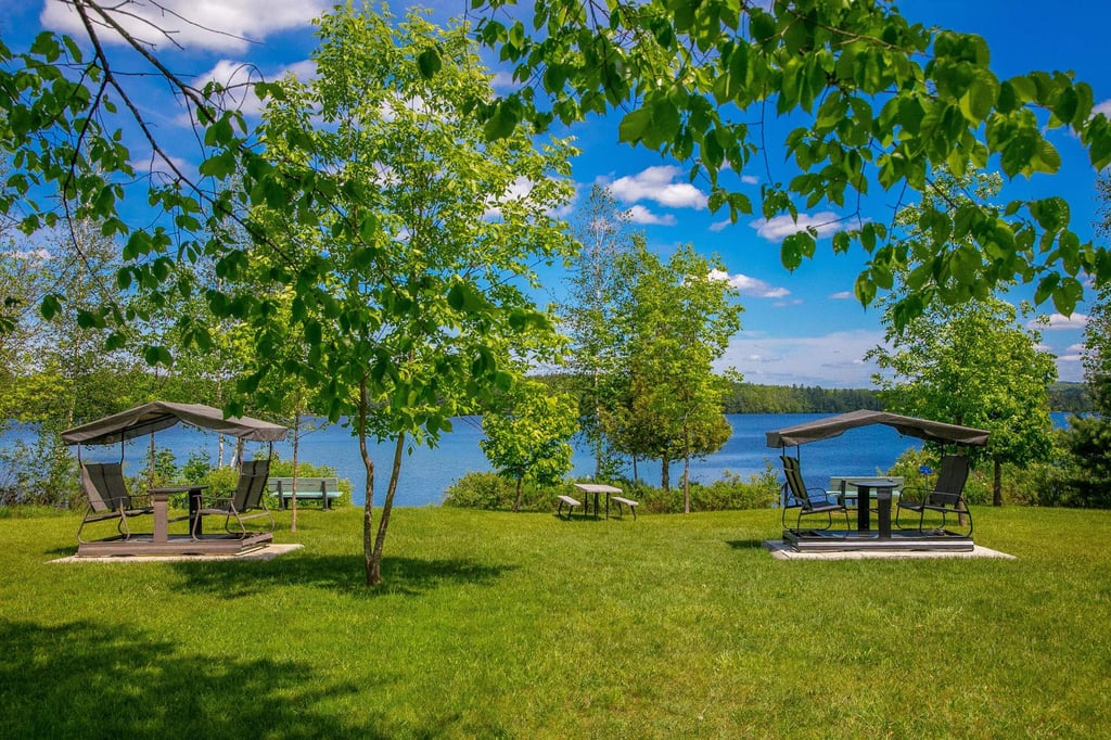 Profitez d’un milieu de vie paisible à quelques pas d’un lac et d’une plage