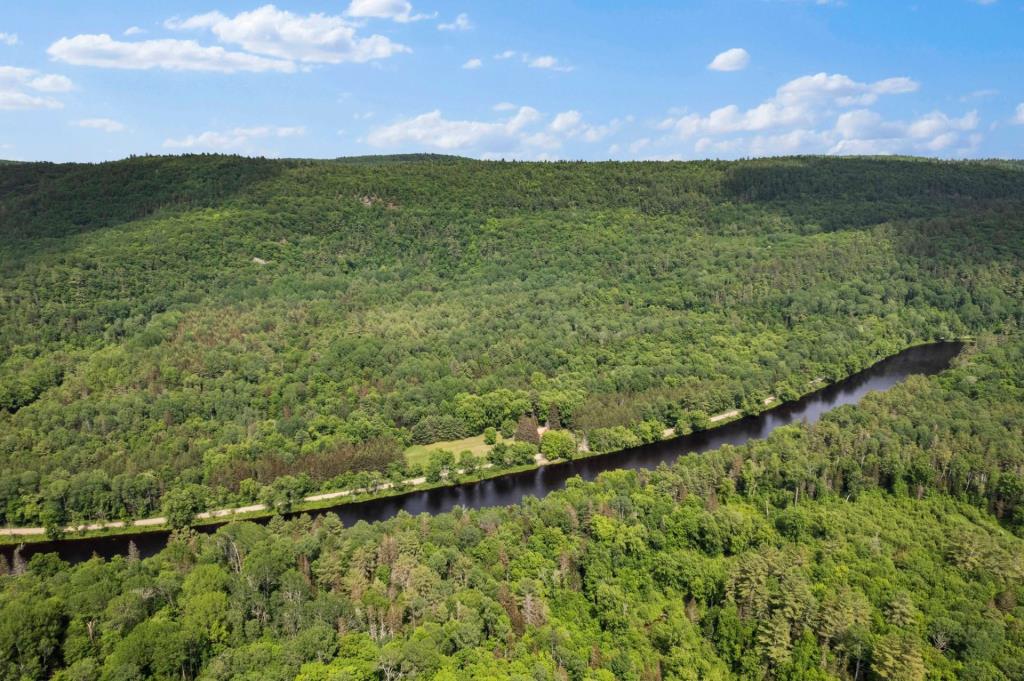 Exceptionnel paradis naturel et sauvage de 350 acres