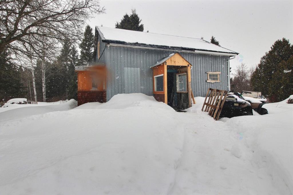 Charmante comme tout! Centenaire de 4 chambres à vendre pour 239 900 $