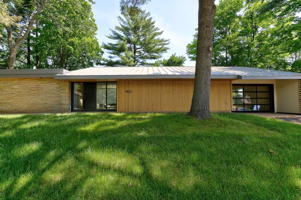 Sauvée de la démolition, cette maison de 1955 fait maintenant sensation