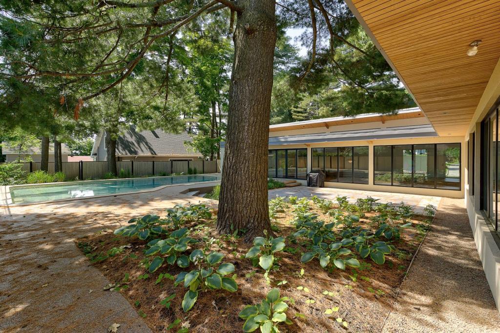 Sauvée de la démolition, cette maison de 1955 fait maintenant sensation