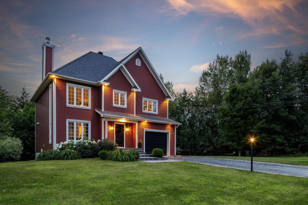 Élégant cottage sur un site boisé intime à 2 pas d'un lac