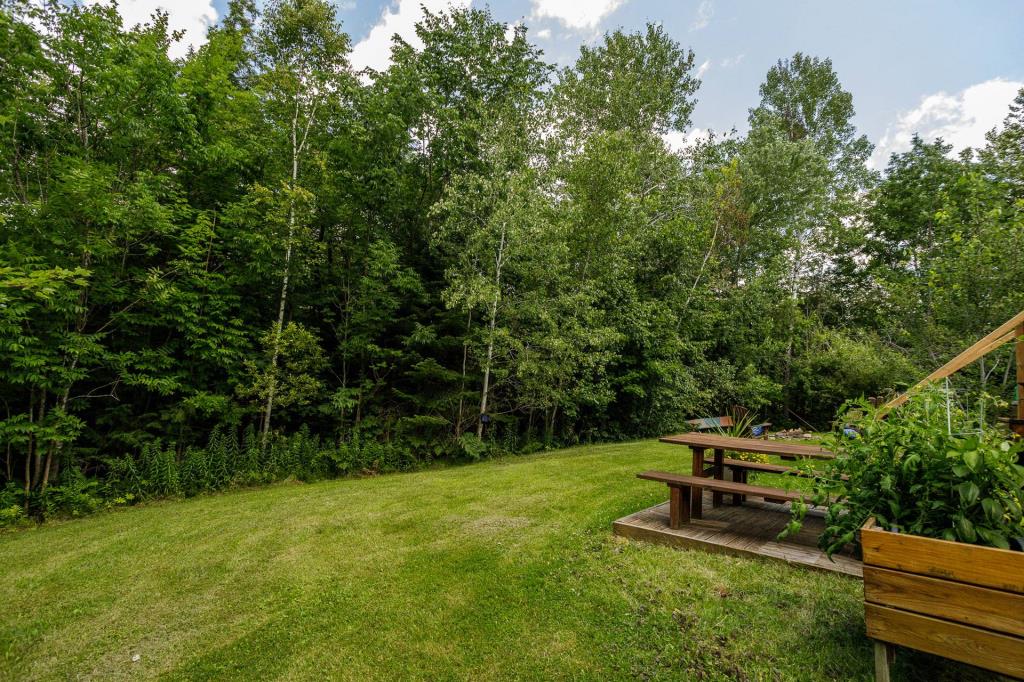 Élégant cottage sur un site boisé intime à 2 pas d'un lac