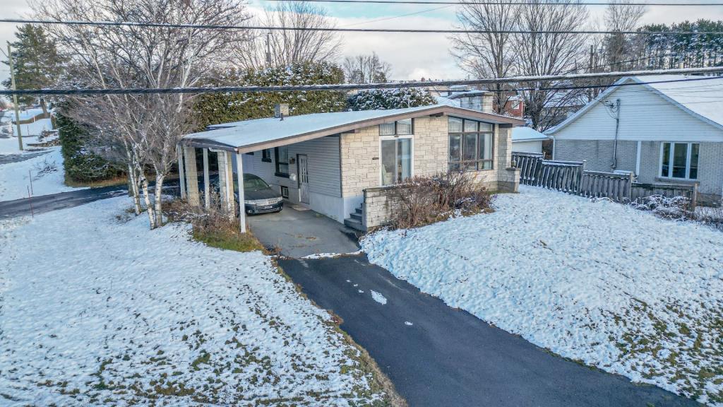 Plain-pied de 5 chambres avec un étonnant cachet rétro à vendre pour 189 000 $