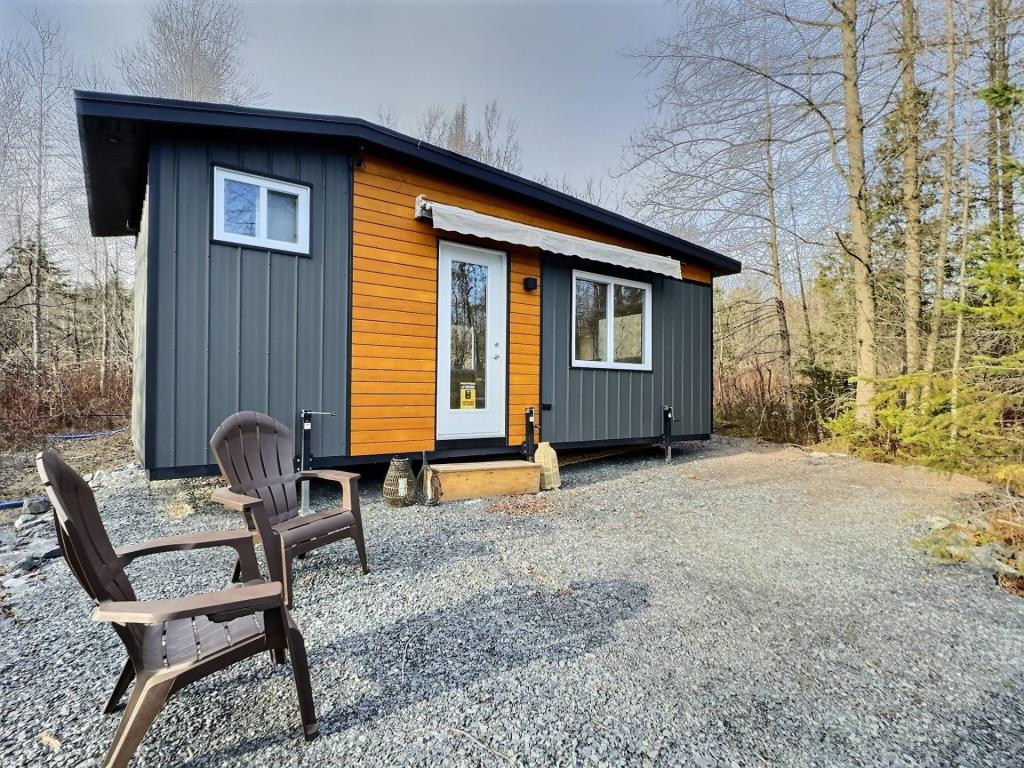 Charmante mini maison flambant neuve à vendre pour 98 000 $