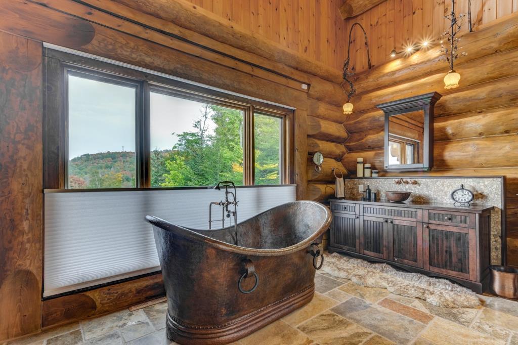 Quand la cabane en bois rencontre le luxe: un lieu d’exception dans les Laurentides