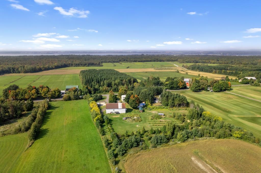 Superbe centenaire sise sur un époustouflant site de plus de 70 acres