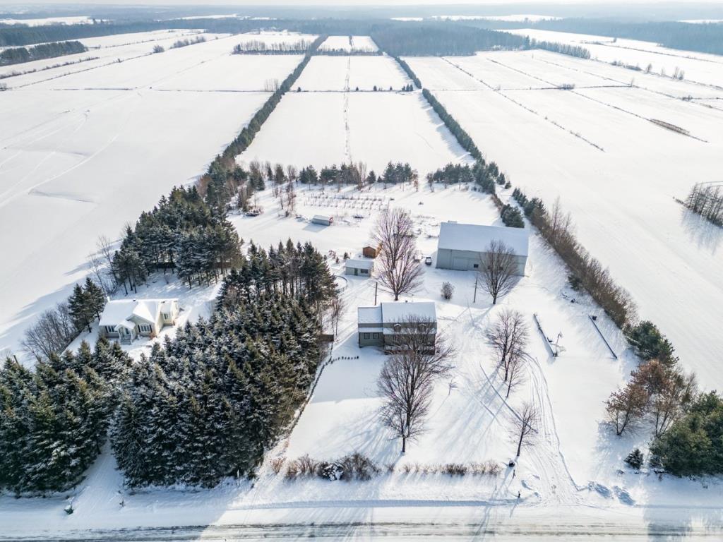 Superbe centenaire sise sur un époustouflant site de plus de 70 acres