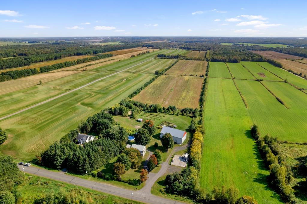 Superbe centenaire sise sur un époustouflant site de plus de 70 acres