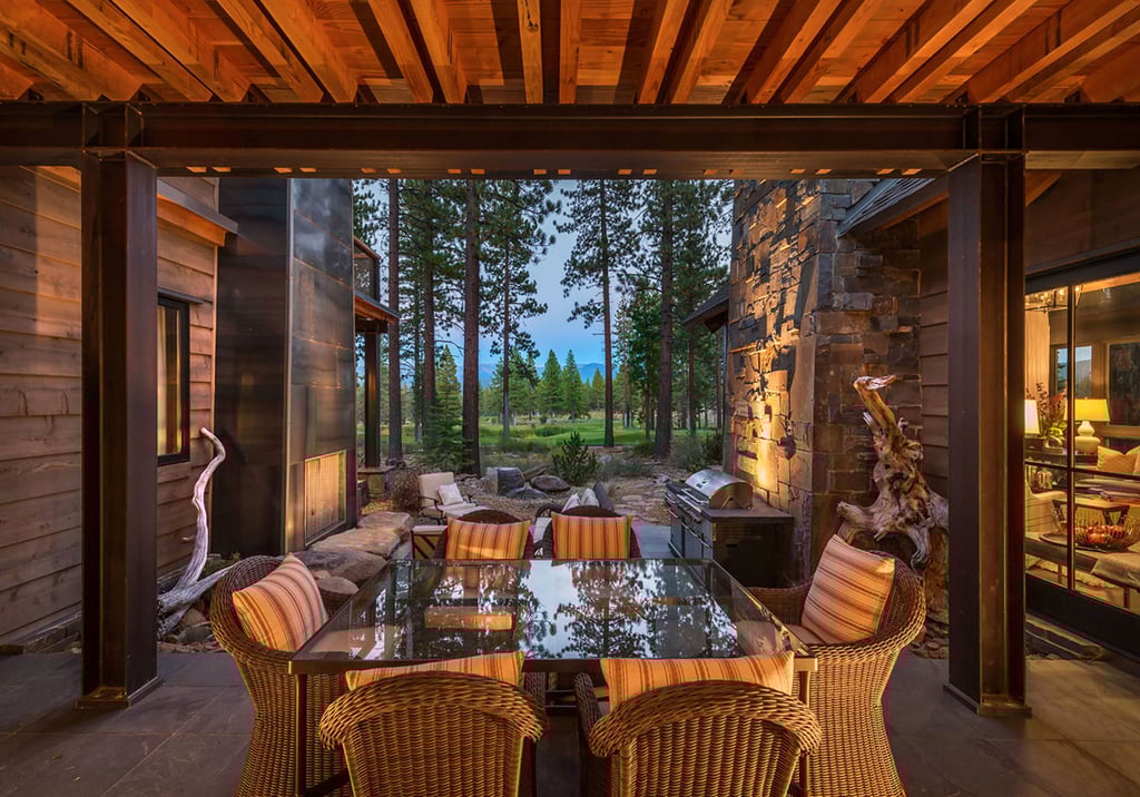 Chalet rustique classique : une fusion parfaite de modernité et d'éléments industriels
