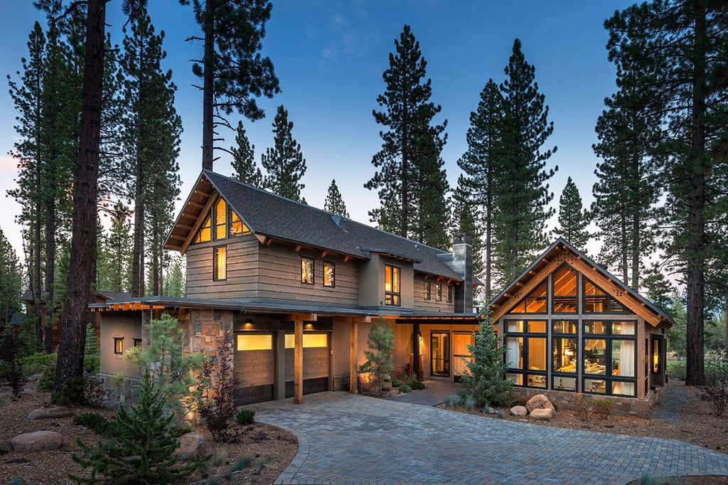 Chalet rustique classique : une fusion parfaite de modernité et d'éléments industriels