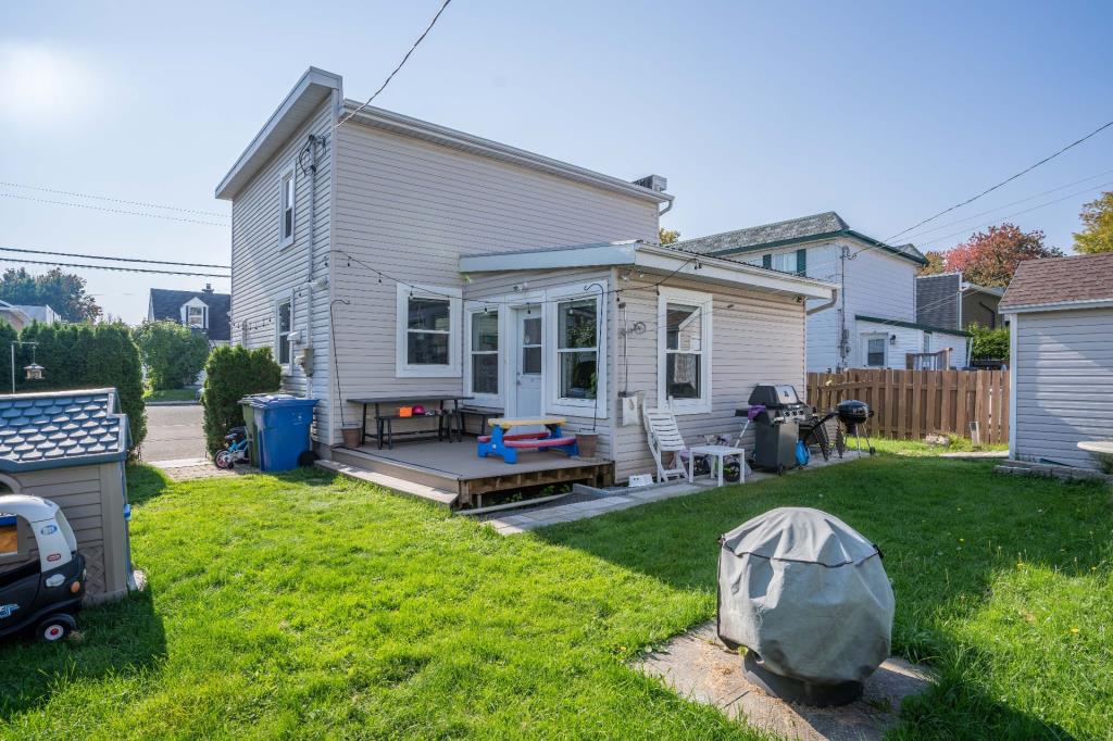 Une foule d'atouts avantageux vous attendent dans ce joli cottage à 299 000 $