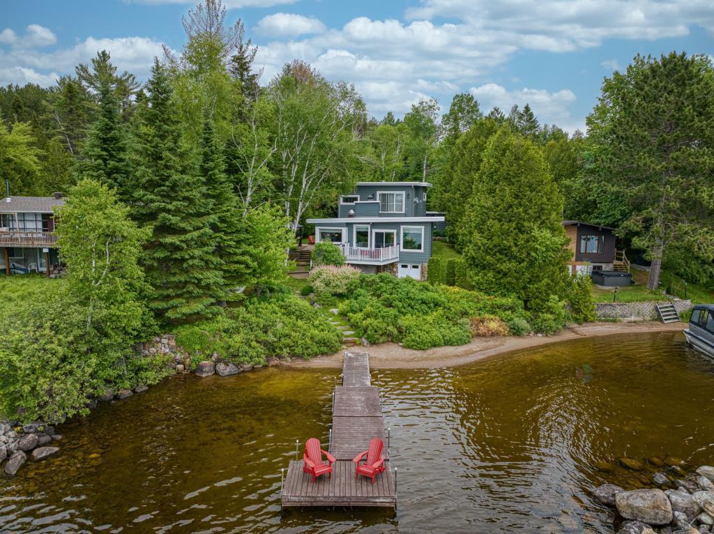 Superbe havre de paix bordant un lac avec petite plage privée