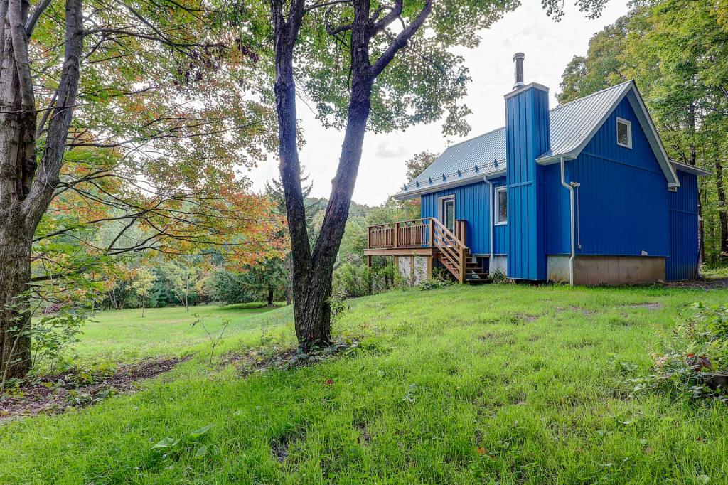 Coup de cœur pour le cachet chaleureux et le charme unique de cette maison vendue meublée