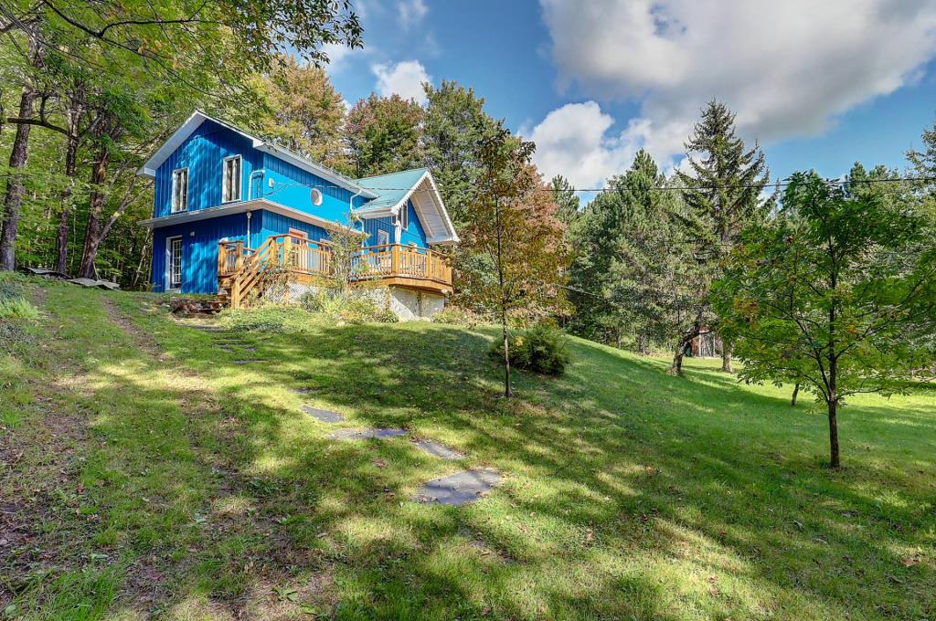 Coup de cœur pour le cachet chaleureux et le charme unique de cette maison vendue meublée