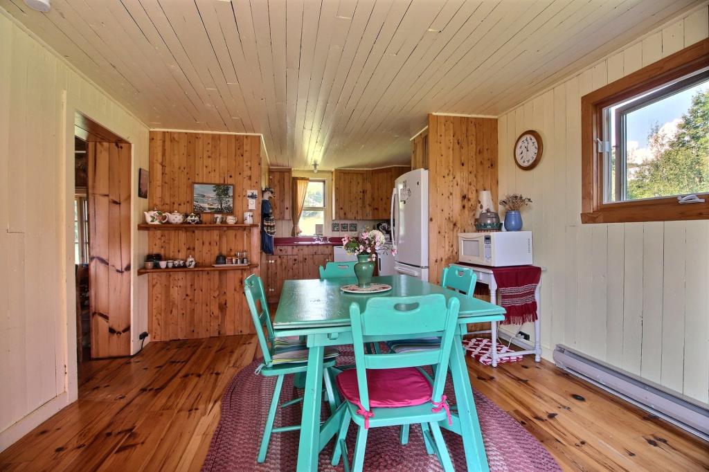 Vendu meublé! Chaleureux cottage centenaire à 164 000 $