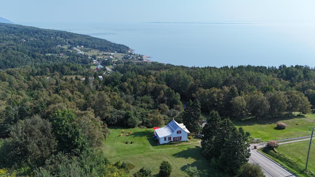 Vendu meublé! Chaleureux cottage centenaire à 164 000 $