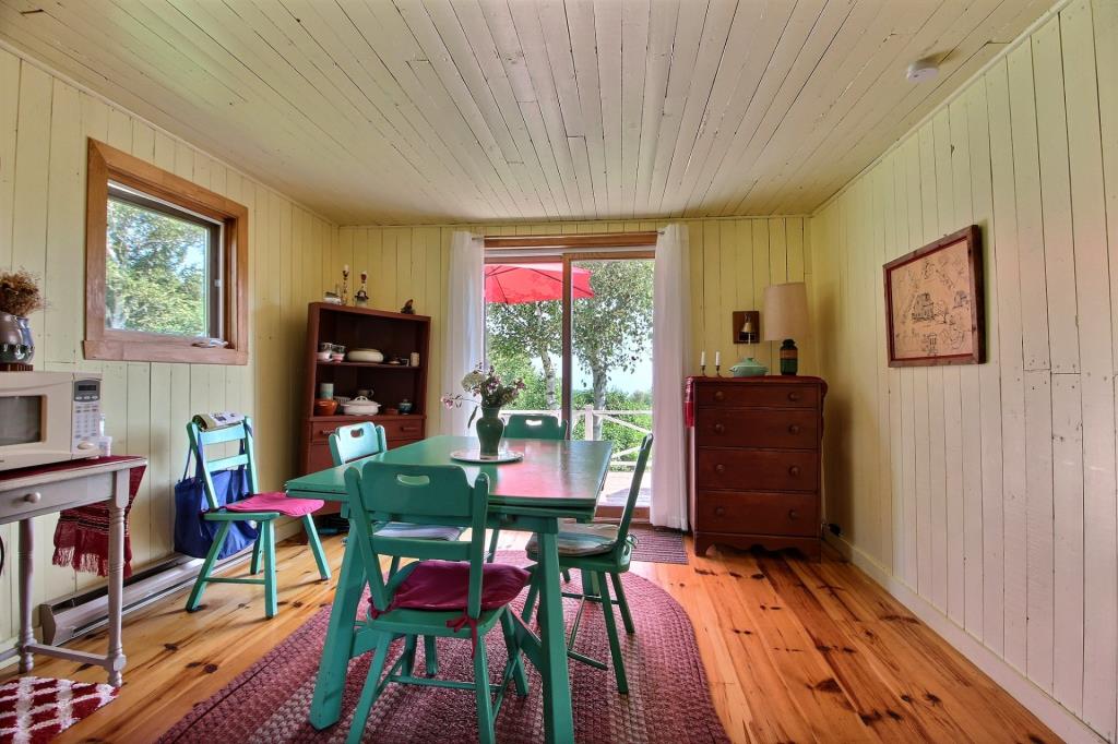 Vendu meublé! Chaleureux cottage centenaire à 164 000 $