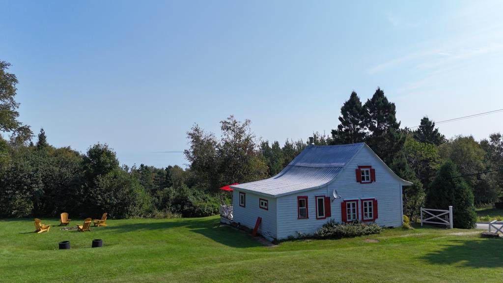 Vendu meublé! Chaleureux cottage centenaire à 164 000 $