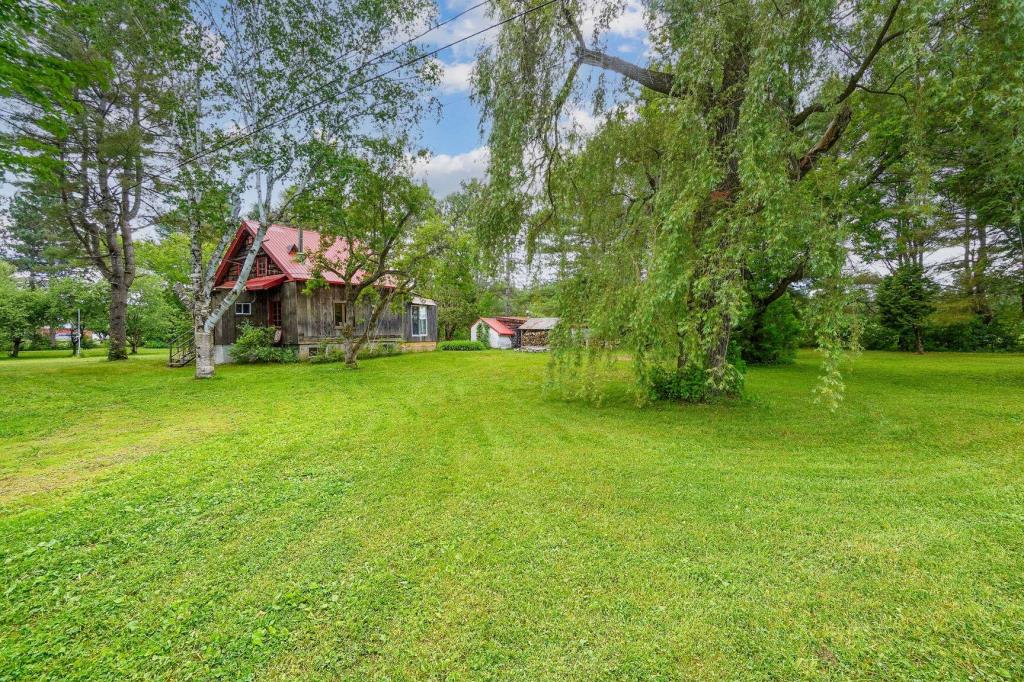 Chalet au charme rustique à vendre pour 274 000 $