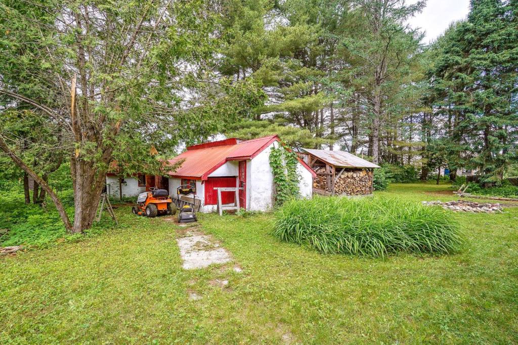 Chalet au charme rustique à vendre pour 274 000 $