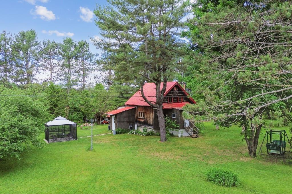 Chalet au charme rustique à vendre pour 274 000 $