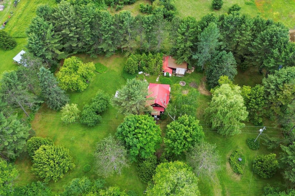 Chalet au charme rustique à vendre pour 274 000 $