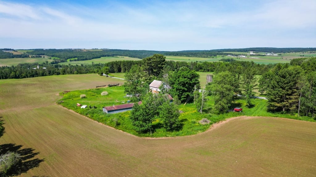 Fermette de 3,6 acres à vendre pour 275 000 $