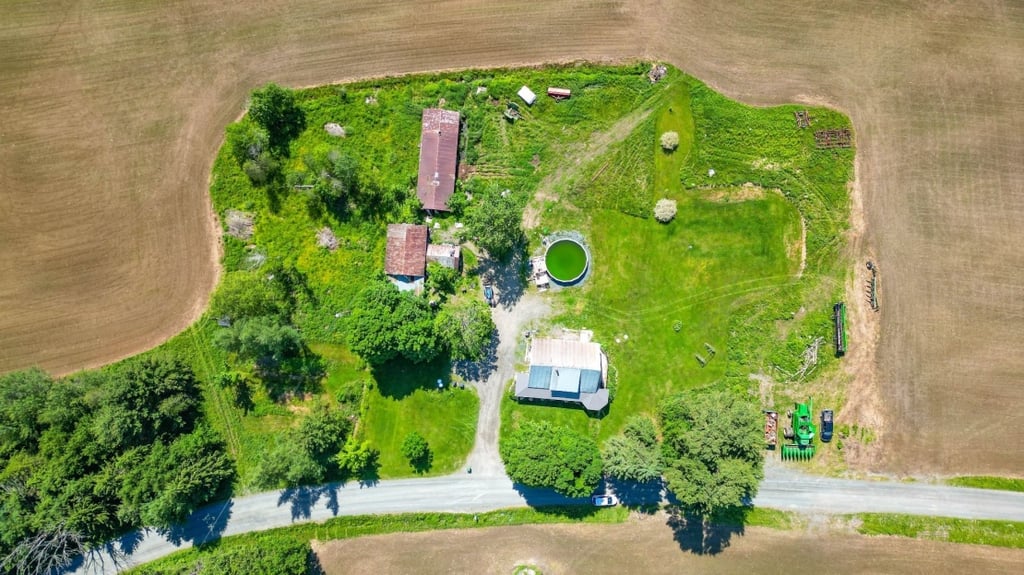 Fermette de 3,6 acres à vendre pour 275 000 $