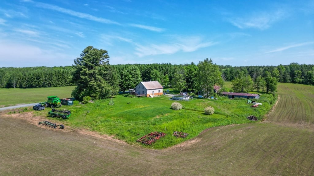 Fermette de 3,6 acres à vendre pour 275 000 $