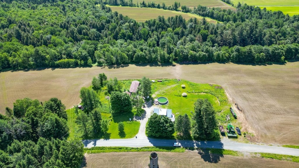 Fermette de 3,6 acres à vendre pour 275 000 $