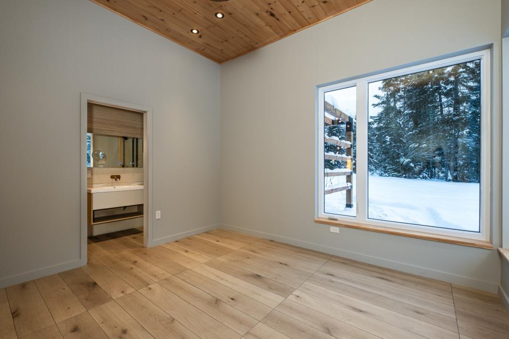 Bijou contemporain niché sur un site féérique au cœur des Laurentides