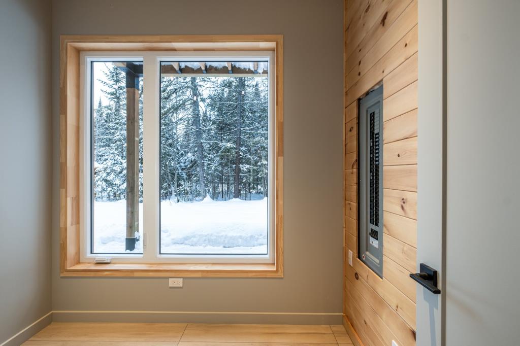 Bijou contemporain niché sur un site féérique au cœur des Laurentides