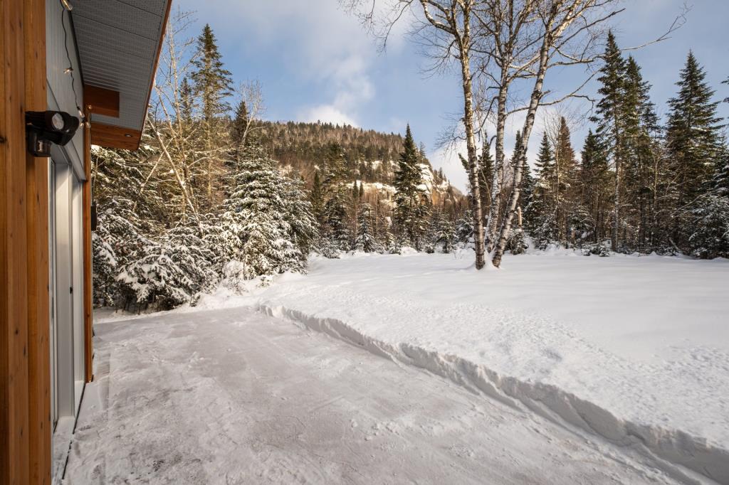 Bijou contemporain niché sur un site féérique au cœur des Laurentides