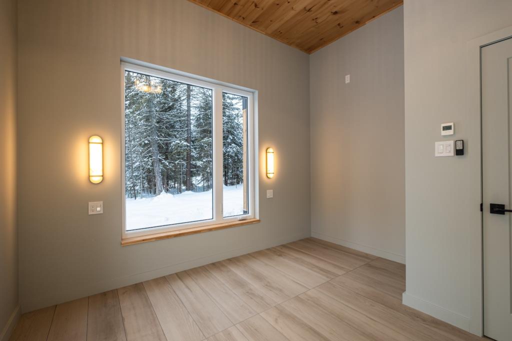 Bijou contemporain niché sur un site féérique au cœur des Laurentides