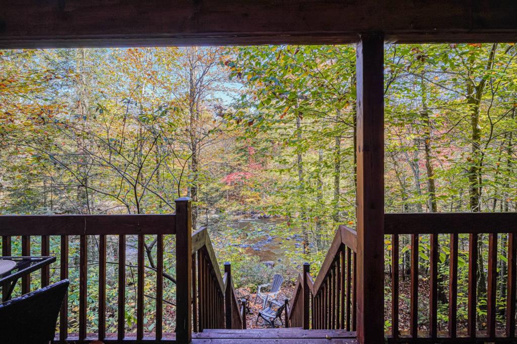 Paix, ressourcement et vue sur la rivière: ce refuge clés en main vous attend dans les Laurentides