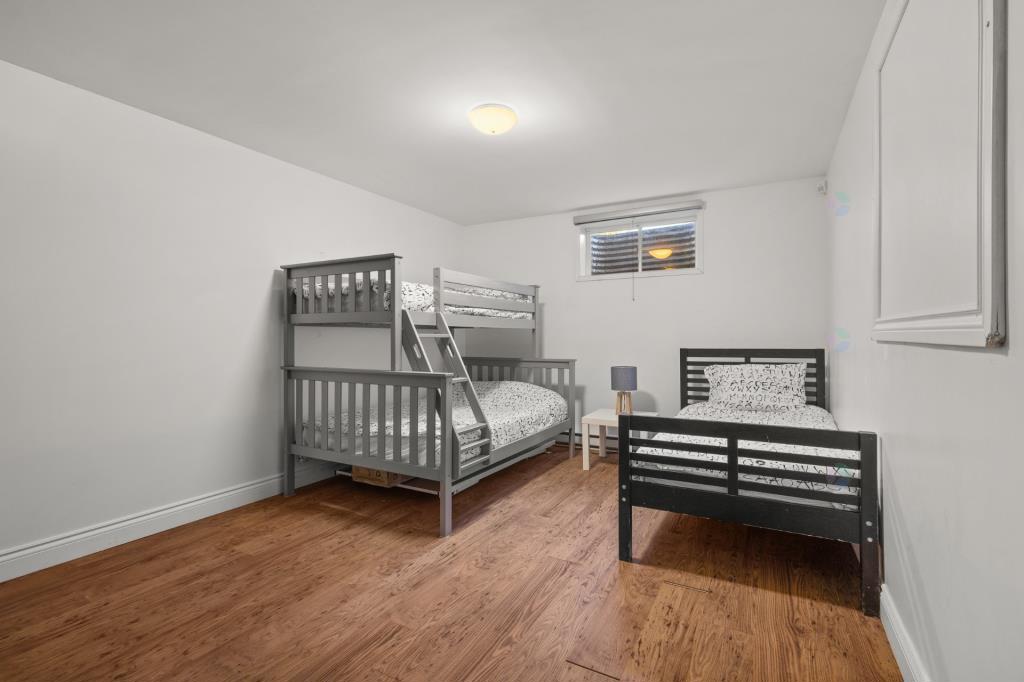 Résidence au cachet invitant nichée en toute intimité sur un terrain de 79 053 pi²