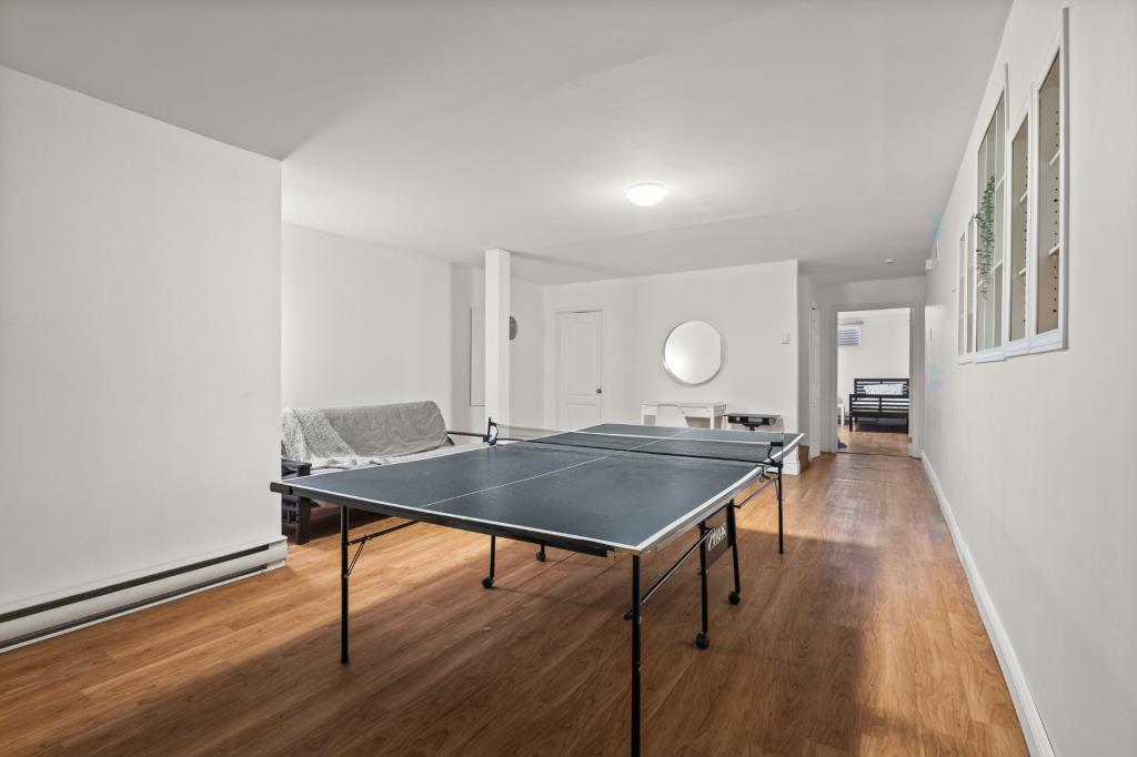 Résidence au cachet invitant nichée en toute intimité sur un terrain de 79 053 pi²