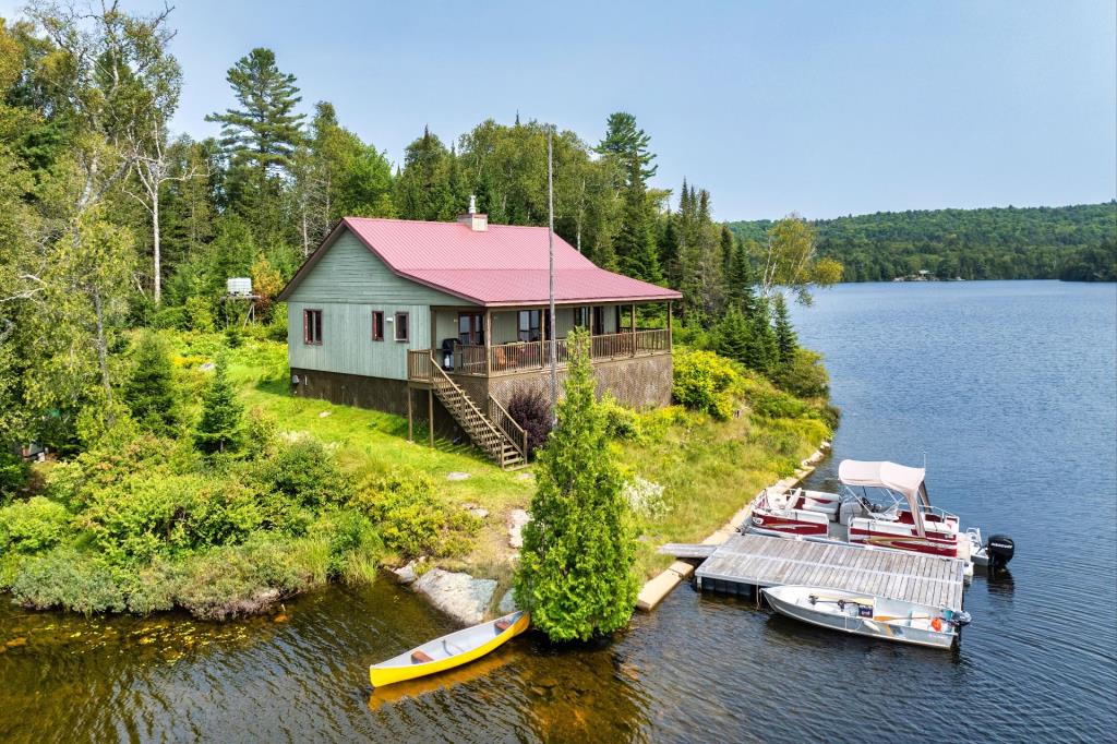 Tout meublé et équipé! Chaleureux chalet niché sur une île privée