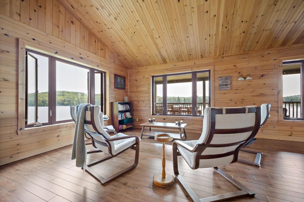 Tout meublé et équipé! Chaleureux chalet niché sur une île privée